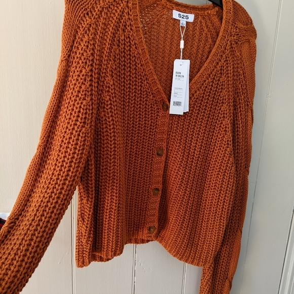 Brand New sweater 525 - Picture 4 of 9